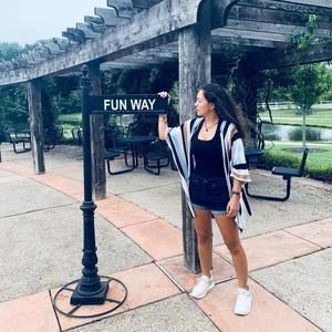 Meet your Posher, Kayla